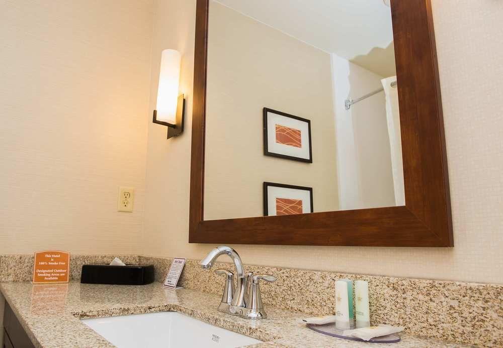Courtyard By Marriott Erie Ambassador Conference Center Hotel Luaran gambar