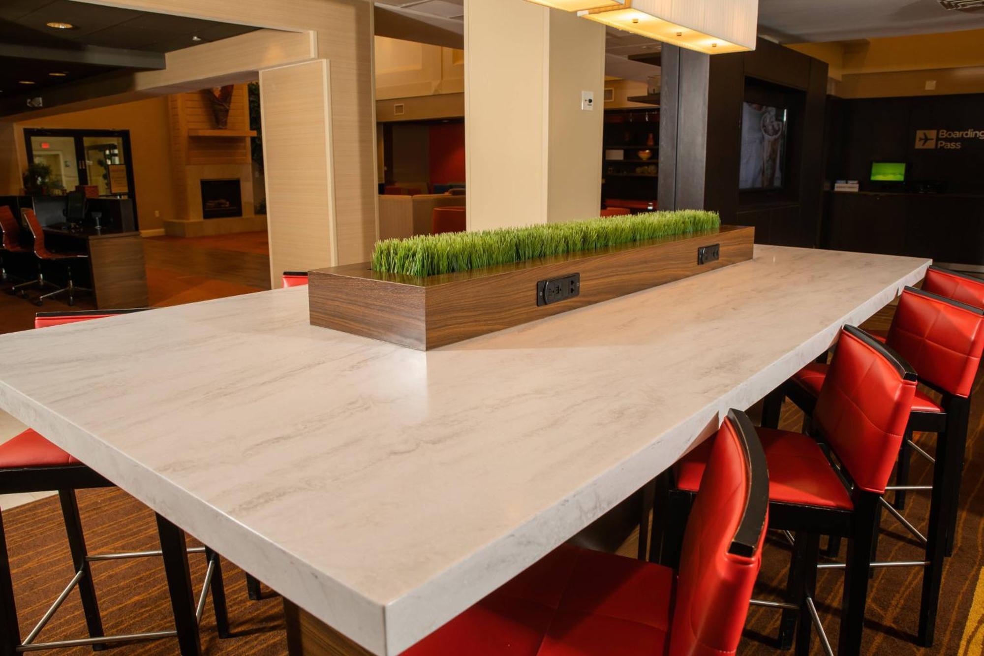 Courtyard By Marriott Erie Ambassador Conference Center Hotel Luaran gambar