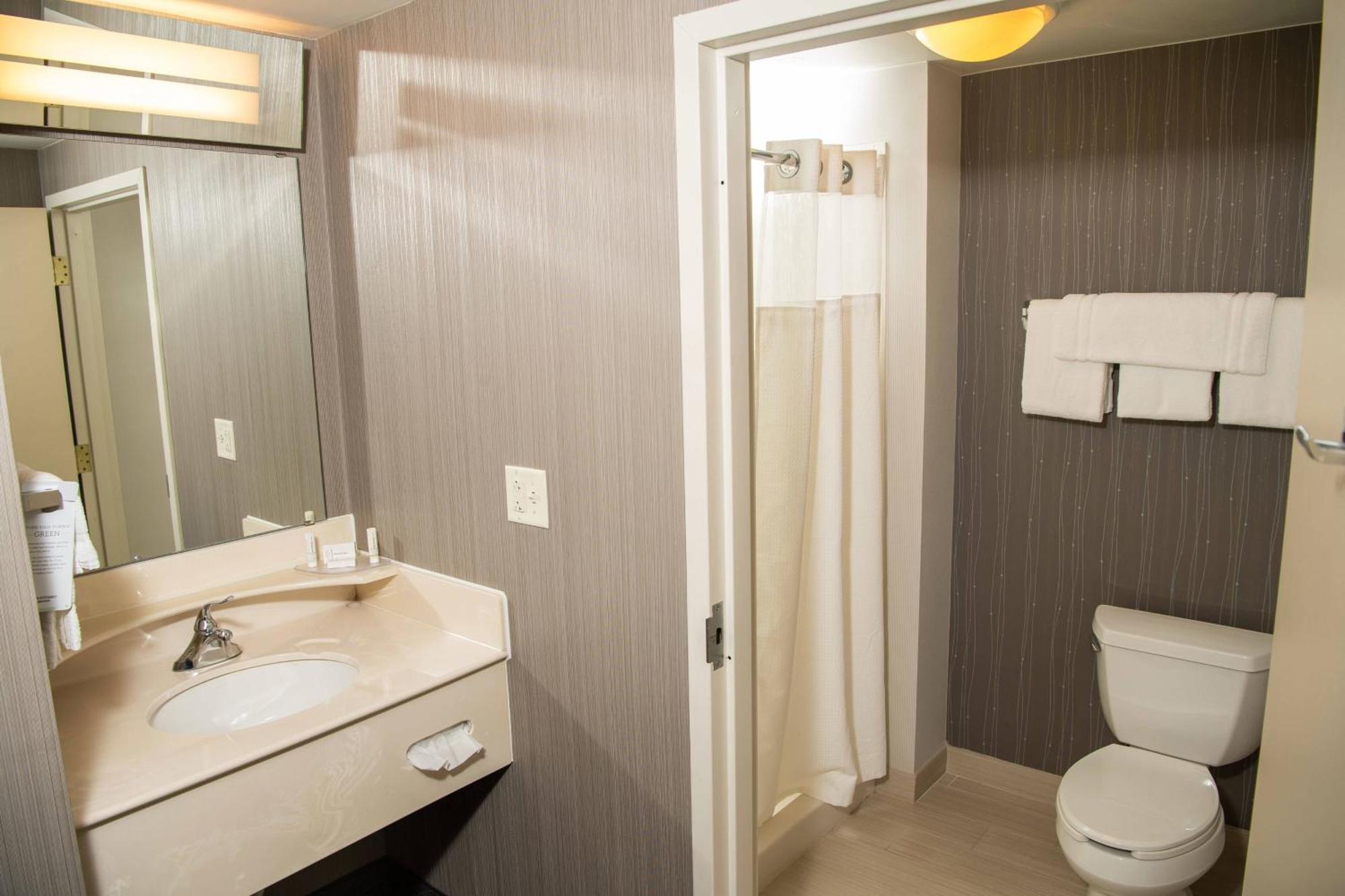 Courtyard By Marriott Erie Ambassador Conference Center Hotel Luaran gambar