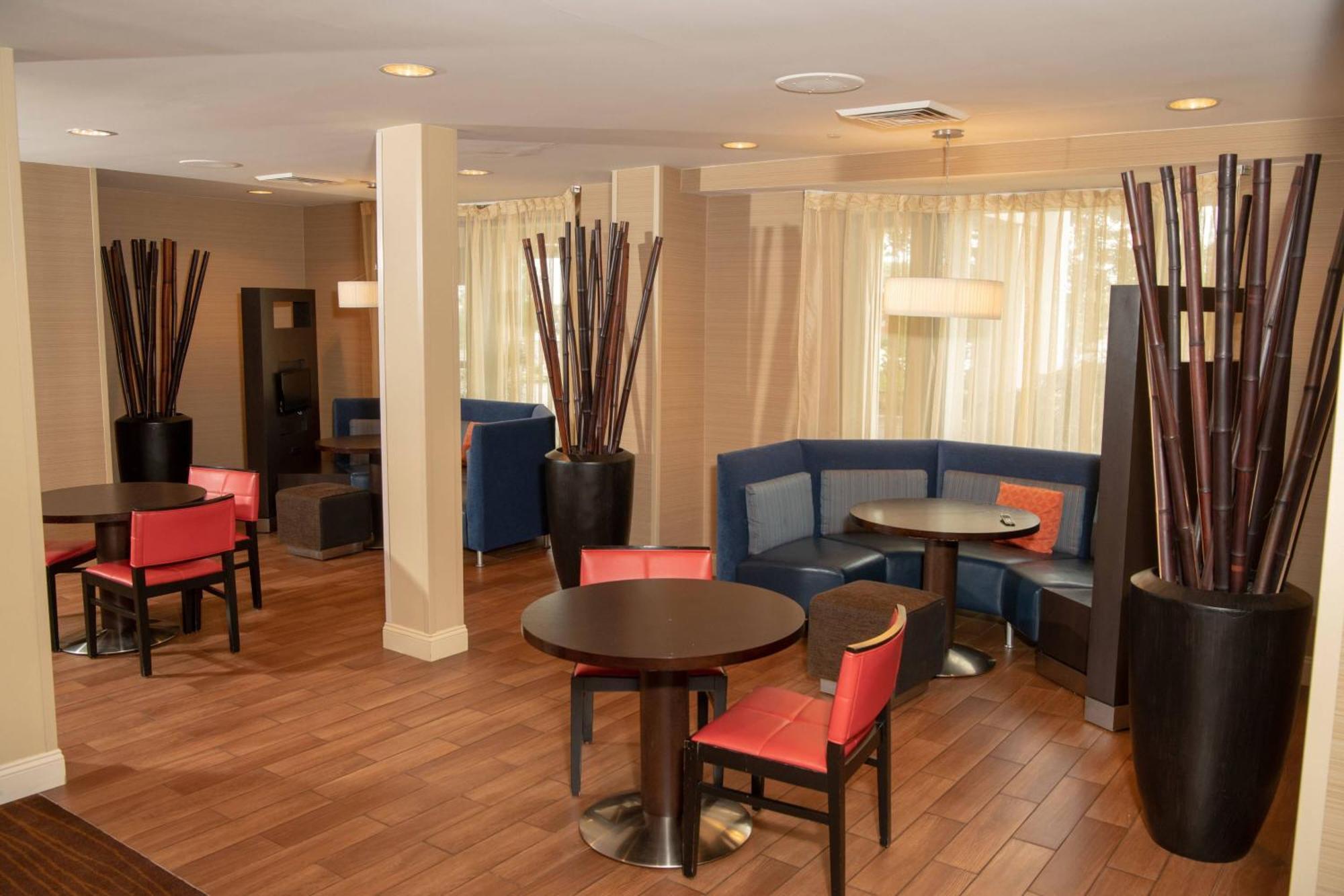 Courtyard By Marriott Erie Ambassador Conference Center Hotel Luaran gambar